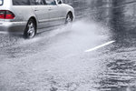 Jesienią wzrasta ryzyko zatopienia pojazdu lub zalania silnika. Sprawdź jak się przed tym uchronić.