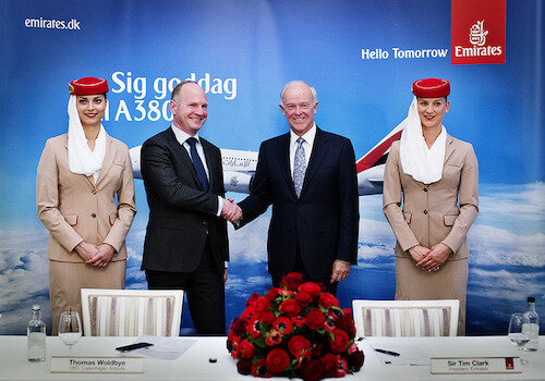 Linie Emirates wprowadzą A380 na trasie do Kopenhagi transport, turystyka/wypoczynek - Kopenhaga - Dubaj, 13 kwietnia 2015 r. – Emirates, linie łączące ludzi, miasta i gospodarki na całym świecie, zapowiedziały wprowadzenie A380 do obsługi codziennego połączenia do Kopenhagi. 1 grudnia 2015 r. stolica Danii zostanie pierwszym miastem skandynawskim, do którego będą wykonywane regularne loty tego największego samolotu pasażerskiego na świecie.