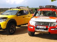 Mitsubishi Motors po raz trzeci w cyklu Family Adventure nowe produkty/usługi, transport - W miniony weekend ruszył cykl imprez dla wielbicieli turystyki samochodowej i jazdy w terenie Family Adventure 2016. Organizowana już po raz siódmy przez grupę Onet-RAS Polska seria przygodowo- terenowych spotkań jest okazją do zwiedzania ciekawych rejonów i zabytków Polski a także przetestowania słynących z doskonałych napędów 4x4 samochodów Mitsubishi L200, Pajero, Outlander, Outlander PHEV i ASX na zróżnicowanych trasach oraz w bardzo trudnym terenie.