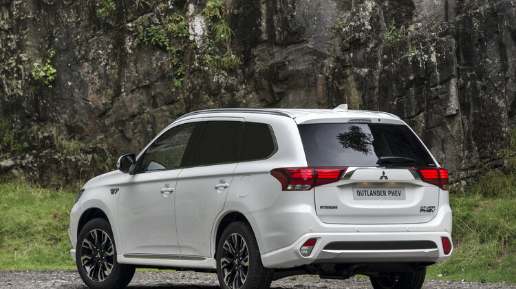 Mitsubishi Outlander PHEV z nagrodą Green Award wydarzenia, środowisko naturalne/ekologia - Mitsubishi Outlander PHEV zdobyło nagrodę Green Award w konkursie magazynu What Van? za „najlepsze rozwiązania dla świadomych ekologicznie przedsiębiorców”.