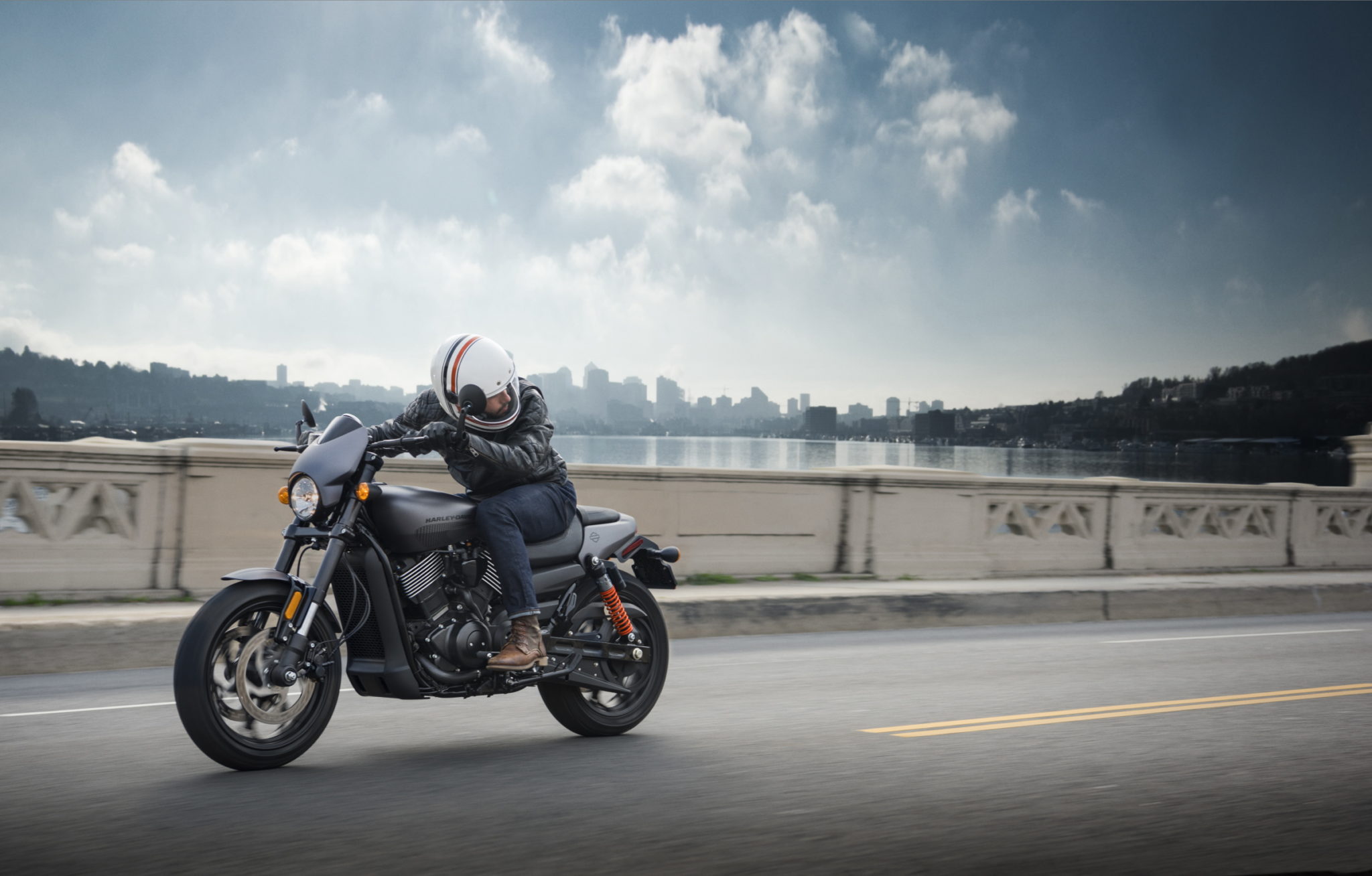 HARLEY-DAVIDSON PREZENTUJE NOWY MOTOCYKL STREET ROD