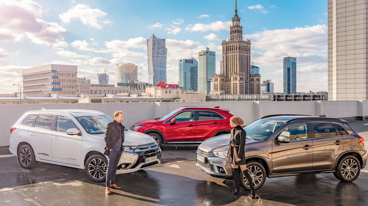 Anna Cieślak i Maciej Stuhr planują dalszy ciąg przygód z Mitsubishi nowe produkty/usługi, media/marketing/reklama - Anna Cieślak i Maciej Stuhr - wybitni aktorzy, znani z polskich scen i produkcji filmowych, którzy od 2 lat pełnią role ambasadorów marki Mitsubishi Motors w Polsce, zachęceni dotychczasową, dobrą współpracą, zdecydowali na dłużej związać się z marką spod znaku Trzech Diamentów. Aktorzy, którzy wzięli ostatnio udział w niezwykłej sesji zdjęciowej na „dachu” Warszawy, ujawnili również zarys planów związanych z Mitsubishi w bieżącym roku.