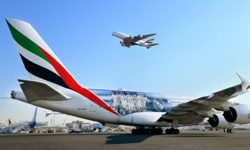 Linie Emirates prezentują nową kalkomanię Realu Madryt na kadłubie samolotu A380