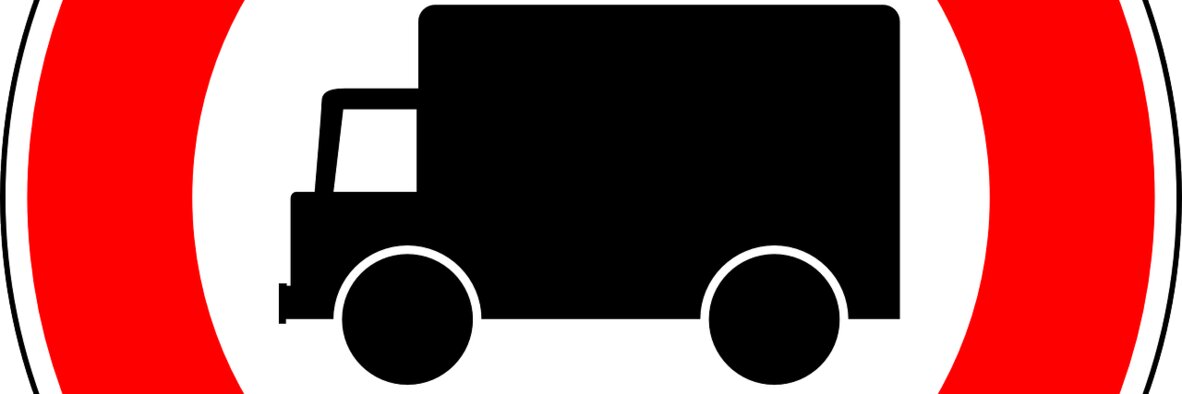 Kierowco, uważaj na świąteczne zakazy ruchu dla ciężarówek , - Trzy i pół tysiąca złotych łącznie może stracić firma za jazdę ciężarówką w okresie objętym zakazem. Uwaga, bo ukarani mogą zostać także kierujący pojazdem i zarządzający transportem. Eksperci Ogólnopolskiego Centrum Rozliczania Kierowców przypominają, że okres między 20 a 22 kwietnia to dni, kiedy przejazd tirami w znacznym stopniu będzie ograniczony ze względu na zakazy ruchu wydane dla pojazdów powyżej 12 ton DMC.