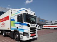 Poczta Polska testuje auta zasilane gazem LNG technologie, transport - Ciągnik siodłowy marki Scania, zasilany gazem LNG jest testowany przez pracowników Poczty Polskiej na trasie Lublin-Warszawa-Lublin. To kolejny etap wdrażania programu stopniowej wymiany floty samochodowej narodowego operatora wyznaczonego na niskoemisyjną.