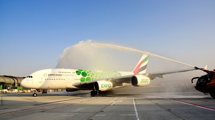 Podwójny debiut dwupokładowca: linie Emirates otwierają dwa codzienne połączenia A380 do Maskatu