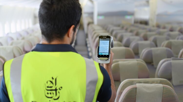 Linie Emirates zwiększają wydajność dzięki technologii RFID