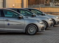 100 samochodów dla Głównego Inspektoratu Sanitarnego od PKO Leasing – Pomagamy Polsce i Polakom zdrowie, sprawy społeczne - PKO Leasing i Masterlease przekażą 100 samochodów osobowych na potrzeby Głównego Inspektoratu Sanitarnego. Kolejne 20 aut trafi do szpitali jednoimiennych. Grupa PKO Banku Polskiego od początku aktywnie włącza się w działania wspierające osoby bezpośrednio zaangażowane w walkę z wirusem SARS-CoV-2.