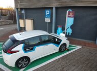 Energa potroiła liczbę „zielonych” stacji ładowania e-aut środowisko naturalne/ekologia, transport - Energa zwiększyła swoją sieć ogólnodostępnych stacji ładowania pojazdów elektrycznych, zasilanych energią z OZE. Koncern przygotowuje się do instalacji w 2020 roku kolejnych obiektów.